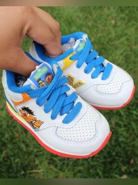 New Balance 574 Toddler Sesame Street Sneakers (Limited Edition) Sz 5